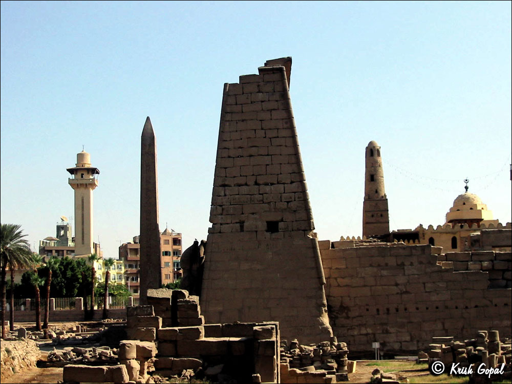 138-3820_Luxor